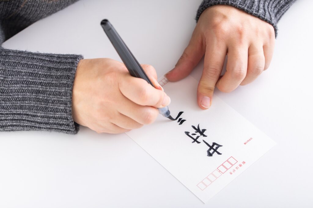 25435866_m 宛名を書く手元の画像